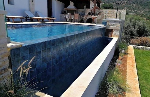 Makhairoi Villa | Peaceful and Quiet Luxury VillanLocated in a wonderful village