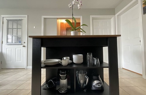 Bedford House | Peaceful apartment ☆ kitchen + WIFI + laundry + parking