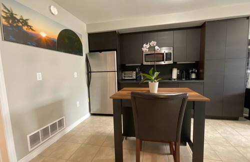 Bedford House | Peaceful apartment ☆ kitchen + WIFI + laundry + parking