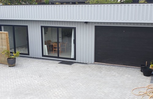 Hilltop Apartment | Peaceful apartment type, 3 mins walk to the water. brilliant location.