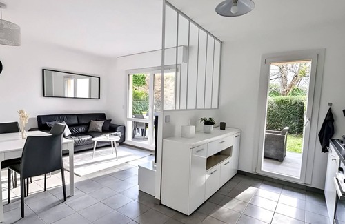 Ferney-Voltaire Apartment | Peaceful apt. w.garden close to Geneva/Swiss border. Ideal for UN/CERN families.