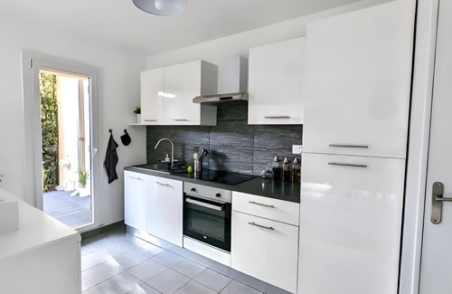 Ferney-Voltaire Apartment | Peaceful apt. w.garden close to Geneva/Swiss border. Ideal for UN/CERN families.