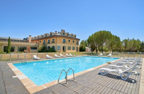 Cebreros House | Peaceful Ávila Stay – Sophisticated Country Charm with On-Site Dining