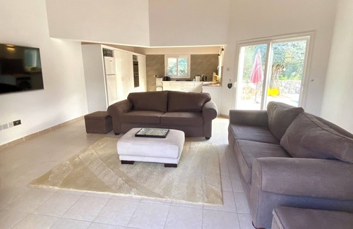 Kyrenia District House | Peaceful bungalow beautifully presented with pool 5 mins to beach Lapta KYRENIA