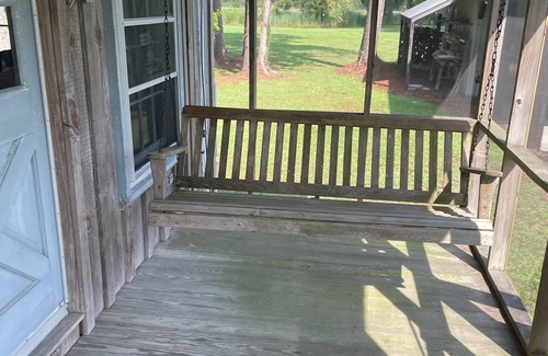 Hobucken Cabin | Peaceful cabin with AC in charming Scranton
