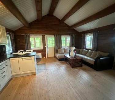 Al House | Peaceful cabin with secluded location