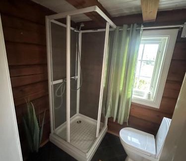 Al House | Peaceful cabin with secluded location