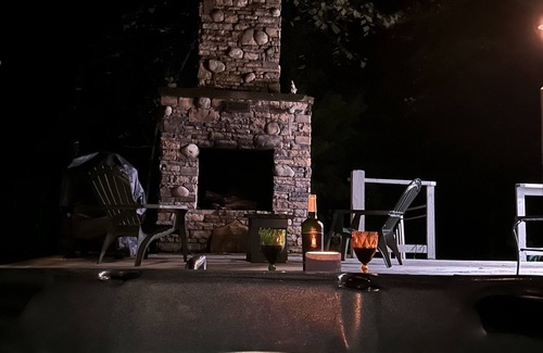 Fort White House | Peaceful cabin with fireplace, 5 minutes from the springs!