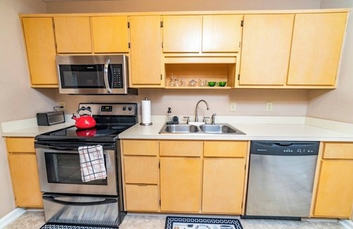 Columbus House | Peaceful Columbus getaway near Ft Moore & CSU