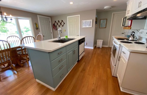 Havelock-Belmont-Methuen Cottage | Peaceful Cottage Next To Crown Land