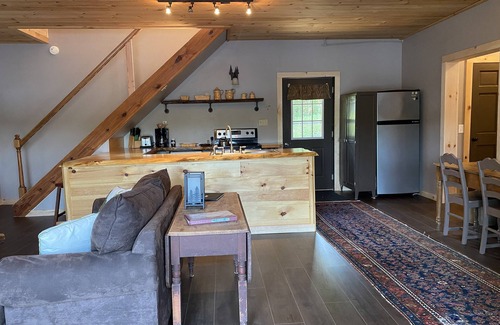 Russell Cabin | Peaceful Cottage on the Water ~ Sauna Cabin, Kayaks, SUP Board, Canoe & more!