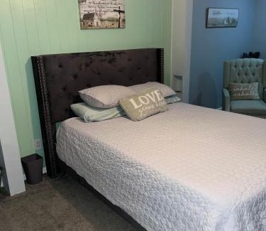 Montgomery House | Peaceful Country Living