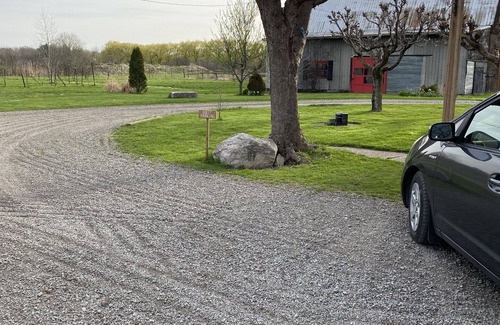 Thorold Apartment | Peaceful country studio apartment.