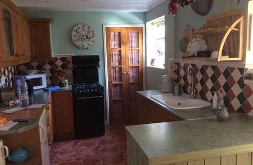 Cley next the Sea Cottage | Peaceful Detached Cottage 15 Minute Walk to Sea