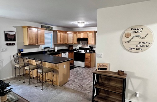 Inlet House | Peaceful Family Retreat – Spacious 4BR Home - 5 acres of forest