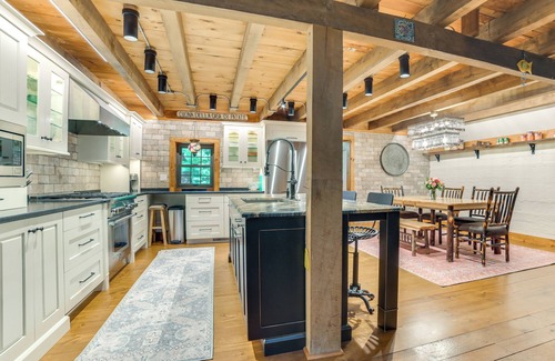 Harbor Springs House | Peaceful Farmhouse w/Fire Pit: Near Town & Lake!