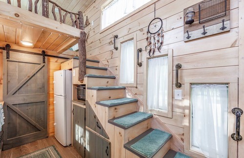 Hornsby House | Peaceful Getaway In Charming Tiny House