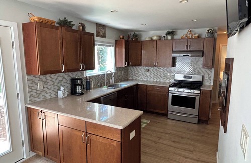 Delafield House | Peaceful Getaway in Lake Country