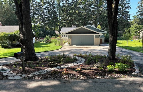 Delafield House | Peaceful Getaway in Lake Country