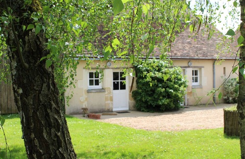 Mareil-sur-Loir Cottage | Peaceful Gîte for 6 near La Flèche Zoo with Garden, BBQ, and WiFi