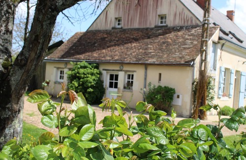 Mareil-sur-Loir Cottage | Peaceful Gîte for 6 near La Flèche Zoo with Garden, BBQ, and WiFi