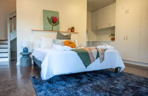 Crafers West House | Peaceful Hills Escape: Charming 2-Story Retreat