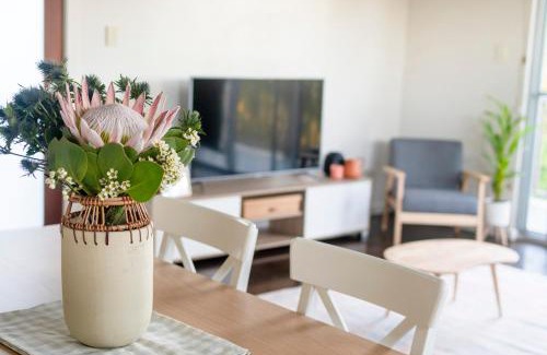 Crafers West House | Peaceful Hills Escape: Charming 2-Story Retreat