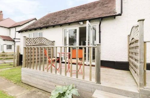 Grendon Cottage | Peaceful home from home cottage beautifully presented in village location.
