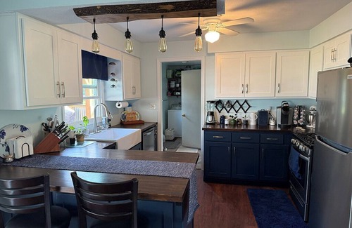 Helmer House | Peaceful Lake Retreat