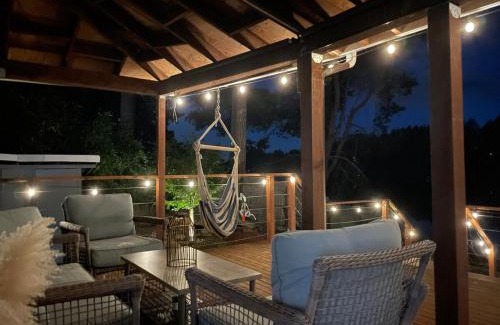 Belfair House | Peaceful Lakefront Retreat