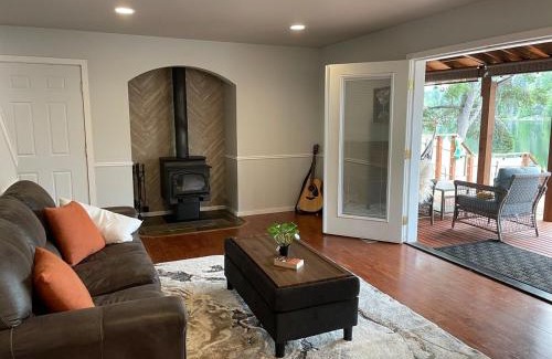 Belfair House | Peaceful Lakefront Retreat