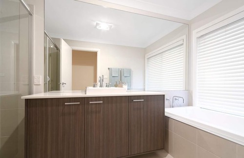 Fern Bay House | Peaceful Location With Cheerful 4-bedroom Home