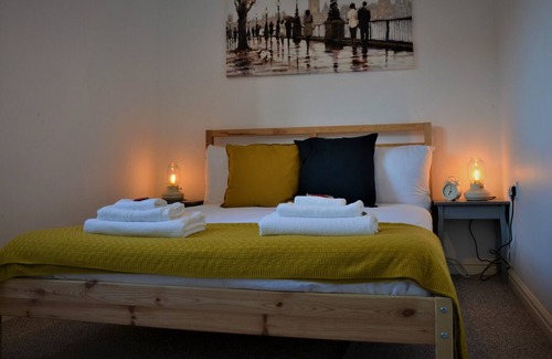 Bonnybridge House | Peaceful Lovely & Modern Entire House