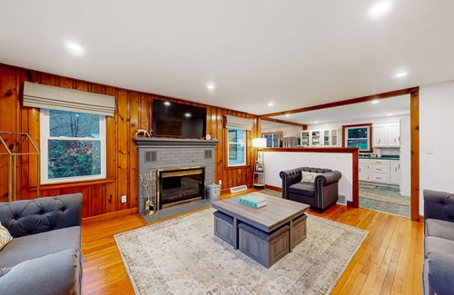 Bridgewater Corners House | Peaceful, mountain-view home with large deck, & grill - dog-friendly