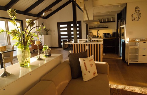 Henryville House | Peaceful Mtn Escape w/Views + Hot Tub -30+ Days