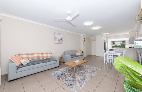 West End Apartment | Peaceful on Percy Sum