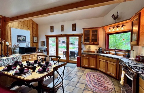 Idyllwild House | Peaceful Pines " Lovely Pet Friendly Mountain Home w/Spa