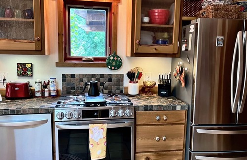 Idyllwild House | Peaceful Pines " Lovely Pet Friendly Mountain Home w/Spa