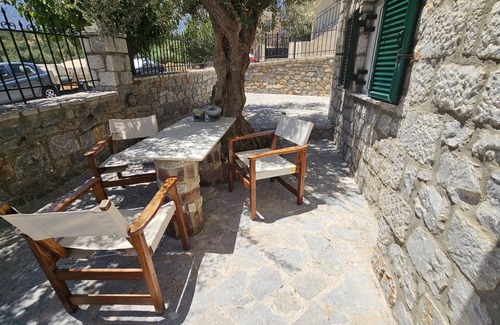East Mani House | Peaceful Refuge In Mani
