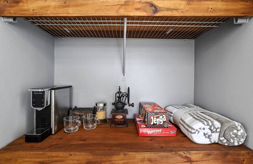 Machos Apartment | Peaceful Remodeled Studio, Minutes To Ferry & Beach
