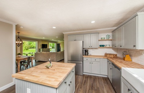 Gloria Glens Park Cottage | Peaceful, Renovated 3BR Home by Chippewa Lake/Pet Friendly