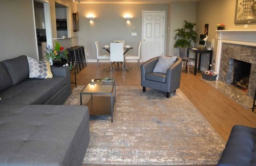 Rollingbay Apartment | Peaceful Seattle Luxury Estate Romantic Seaview Guesthouse