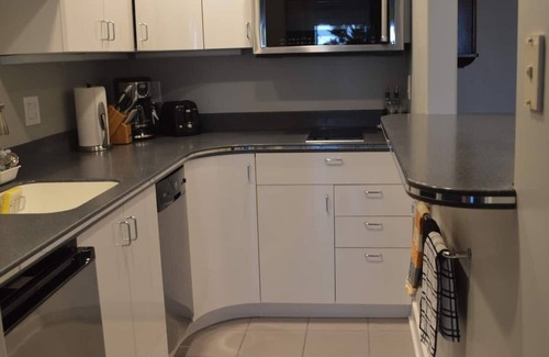 Rollingbay Apartment | Peaceful Seattle Luxury Estate Romantic Seaview Guesthouse