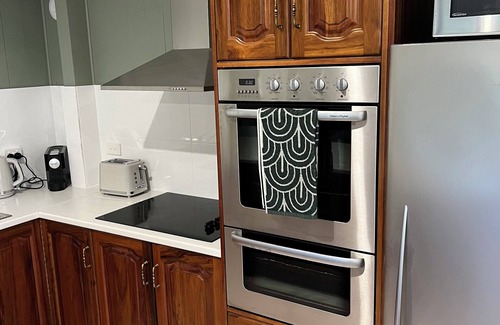Mount Barker Apartment | Peaceful studio located on 5 acres in central Mount Barker, 8 mins walk to shops