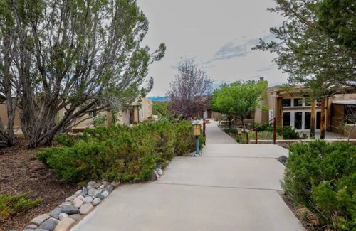 Ojo Caliente Apartment | Peaceful Suite in Desert Inn- San Juan Queen Room