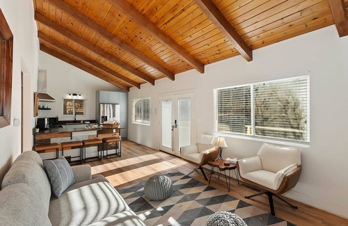 Upper Moonridge Cabin | Peaceful Sunshine Chalet with Hot Tub