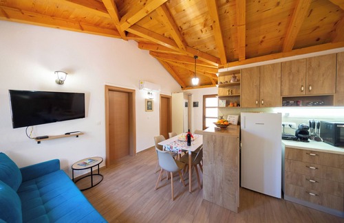 Lapcici Apartment | Peaceful Two-Bedroom Apartment with Private Pool