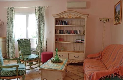Saint-Laurent-de-Carnols Villa | Peaceful Valley View Villa