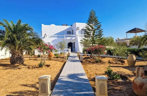 Sedghiane Villa | Peaceful villa with pool