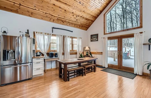 Delaware Cabin | Peaceful Wooded River Retreat to relax, recharge and to make memories.